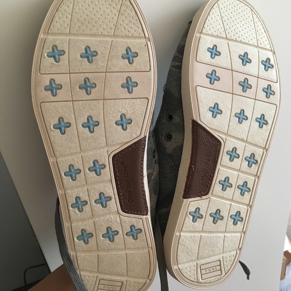 Size 9M (MEN) TOMS sneakers - Picture 3 of 3